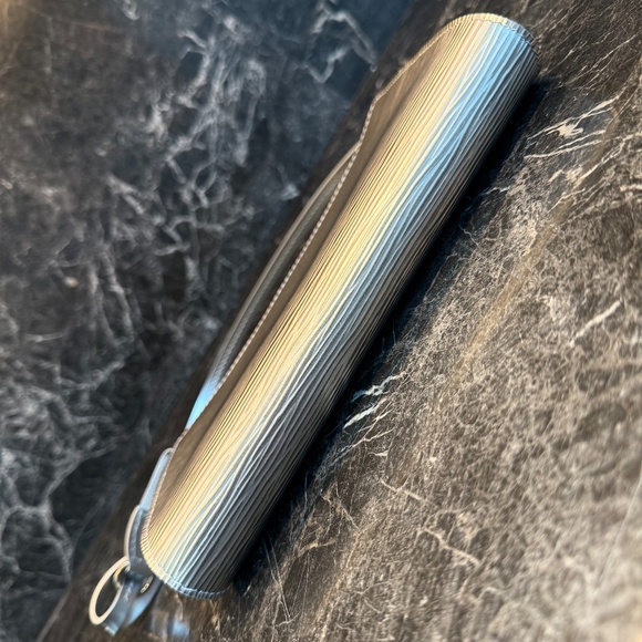 Louis Vuitton Silver Epi Pochette - Picture 9 of 12
